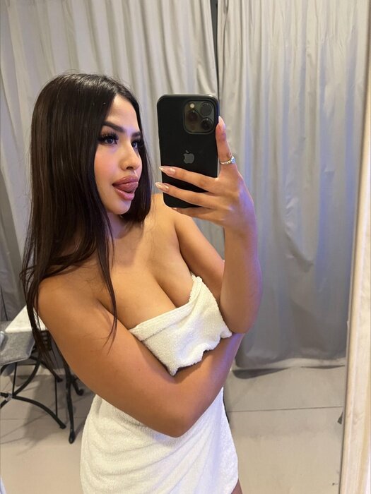 Chiaraluxury (@chiaraluxury), OnlyFans creator