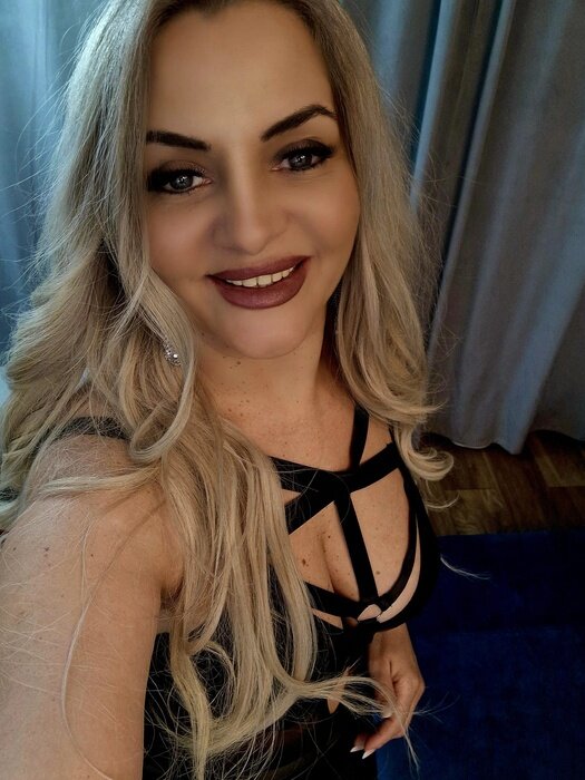 Chiaraplyn (@chiaraplyn), OnlyFans creator