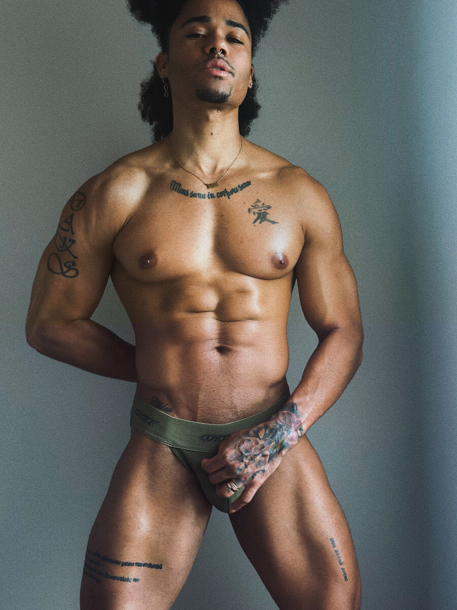 Chicohuggins (@chicohuggins), OnlyFans creator