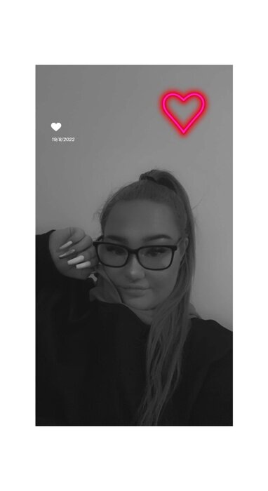 Chloe2123 (@chloe_21_23), OnlyFans creator