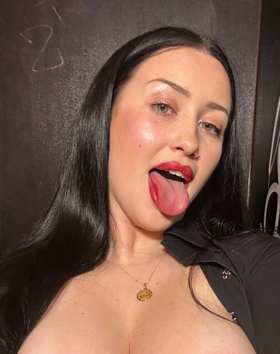 Chloepicante (@chloepicante), OnlyFans creator