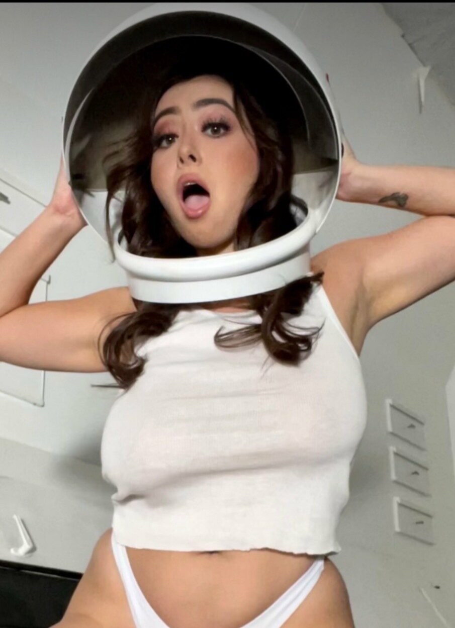 Chloesurreal (@chloesurreal), OnlyFans creator
