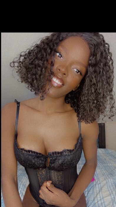 Chocolatebutterfly22 (@chocolatebutterfly22), OnlyFans creator
