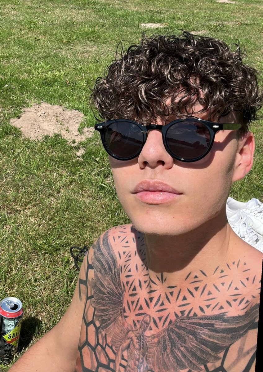 Chrislegalfree (@chris_legal_free), OnlyFans creator