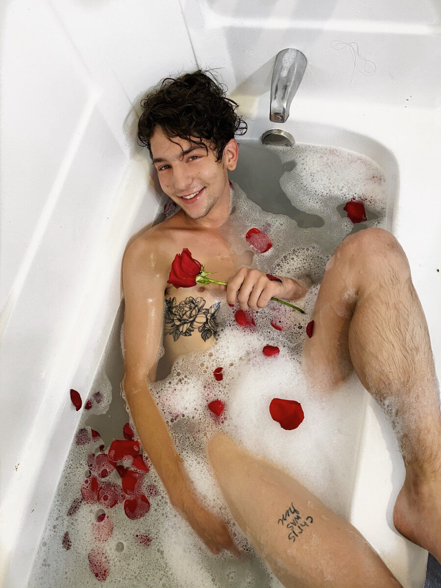 Chrisoflyng (@chrisoflyng), OnlyFans creator