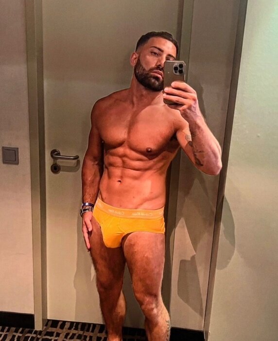 Chrispawley8787 (@chrispawley8787), OnlyFans creator