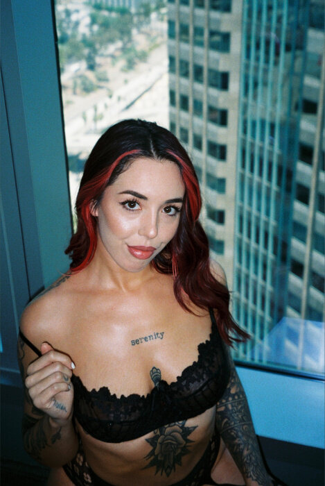 Chxrlotte1111 (@chxrlotte1111), OnlyFans creator