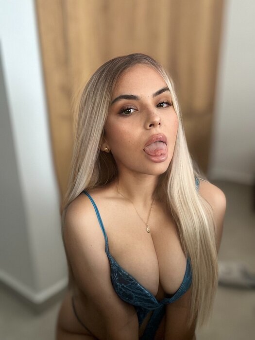 Claralarson (@claralarson), OnlyFans creator