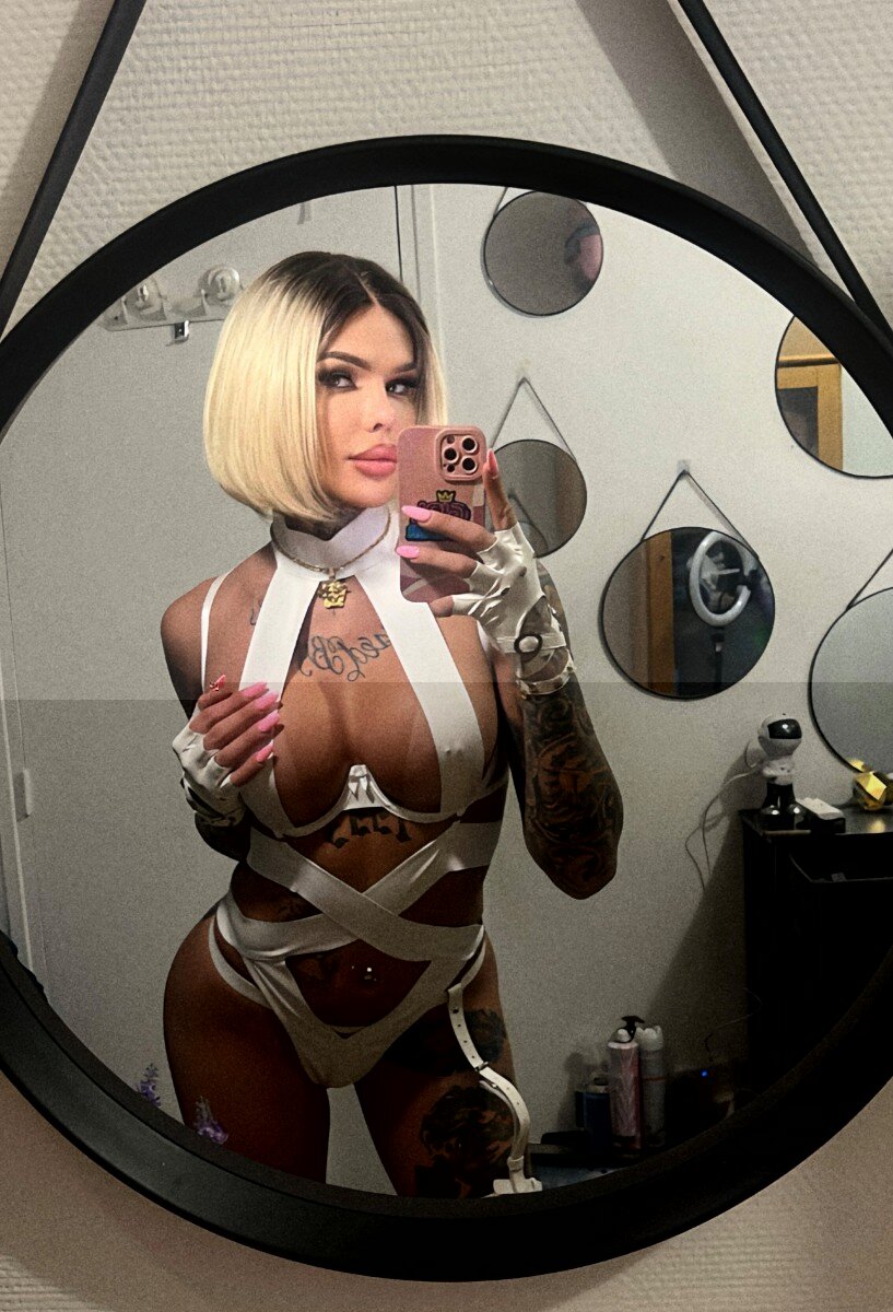 Claralima22 (@claralima22), OnlyFans creator