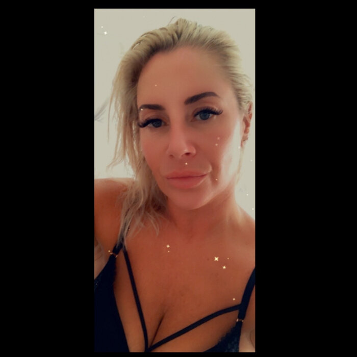 Classypearl69 (@classypearl69), OnlyFans creator