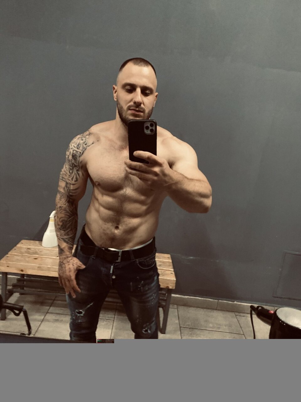 Claudeloflex (@claudeloflex), OnlyFans creator