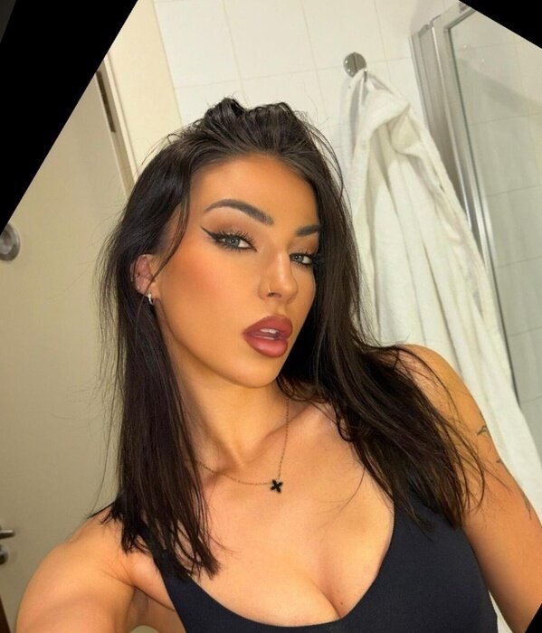 Cleo (@cleo_x), OnlyFans creator