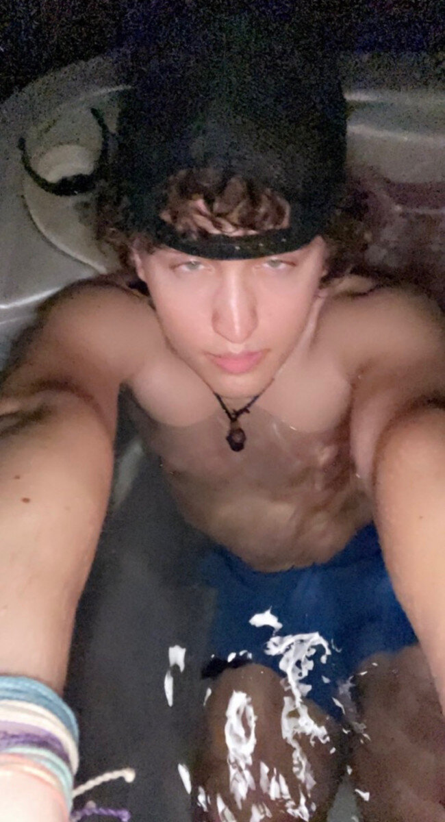 Clowry4 (@clowry4), OnlyFans creator