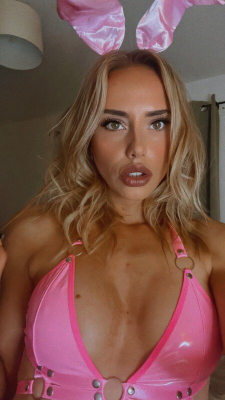 Cmariel1990 (@cmariel1990), OnlyFans creator