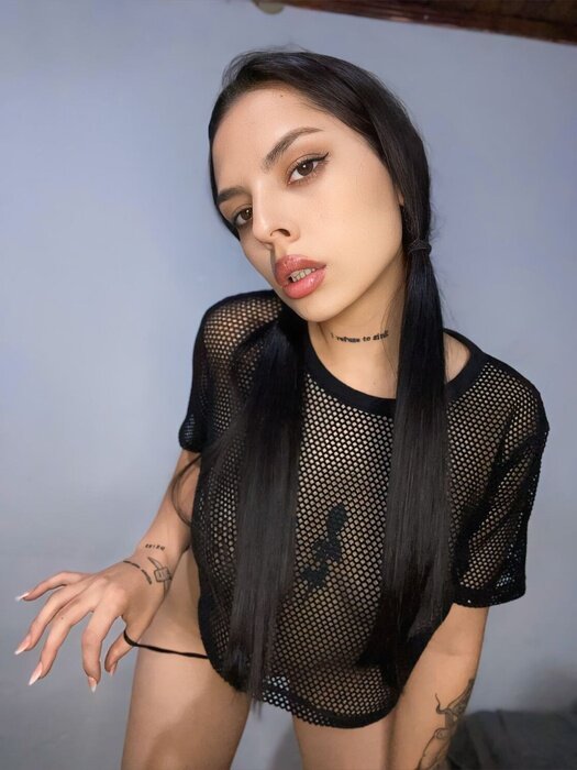 Lola (@coconutvainilla), OnlyFans creator