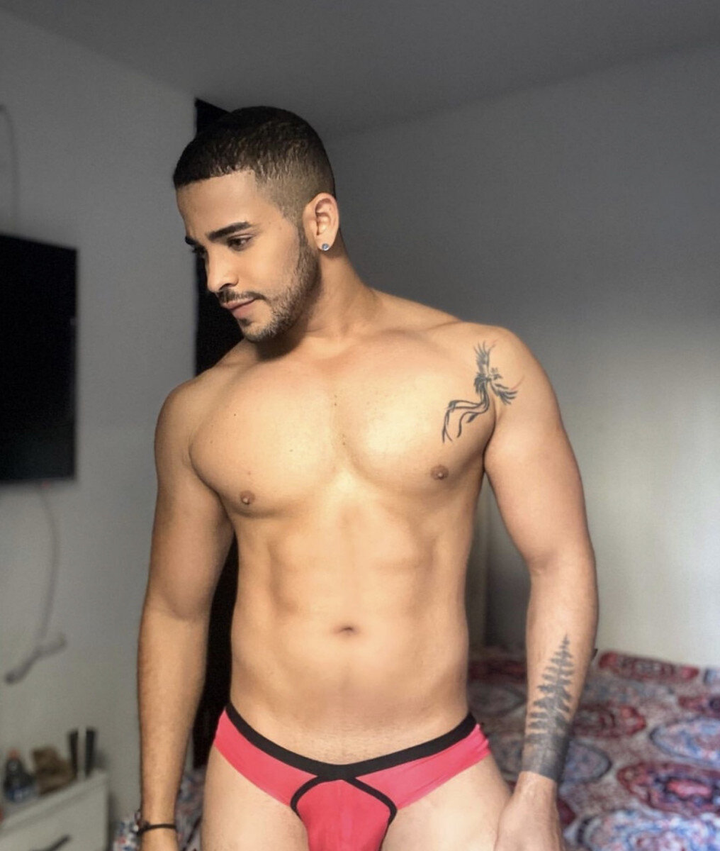 Colombianguy69 (@colombianguy69), OnlyFans creator