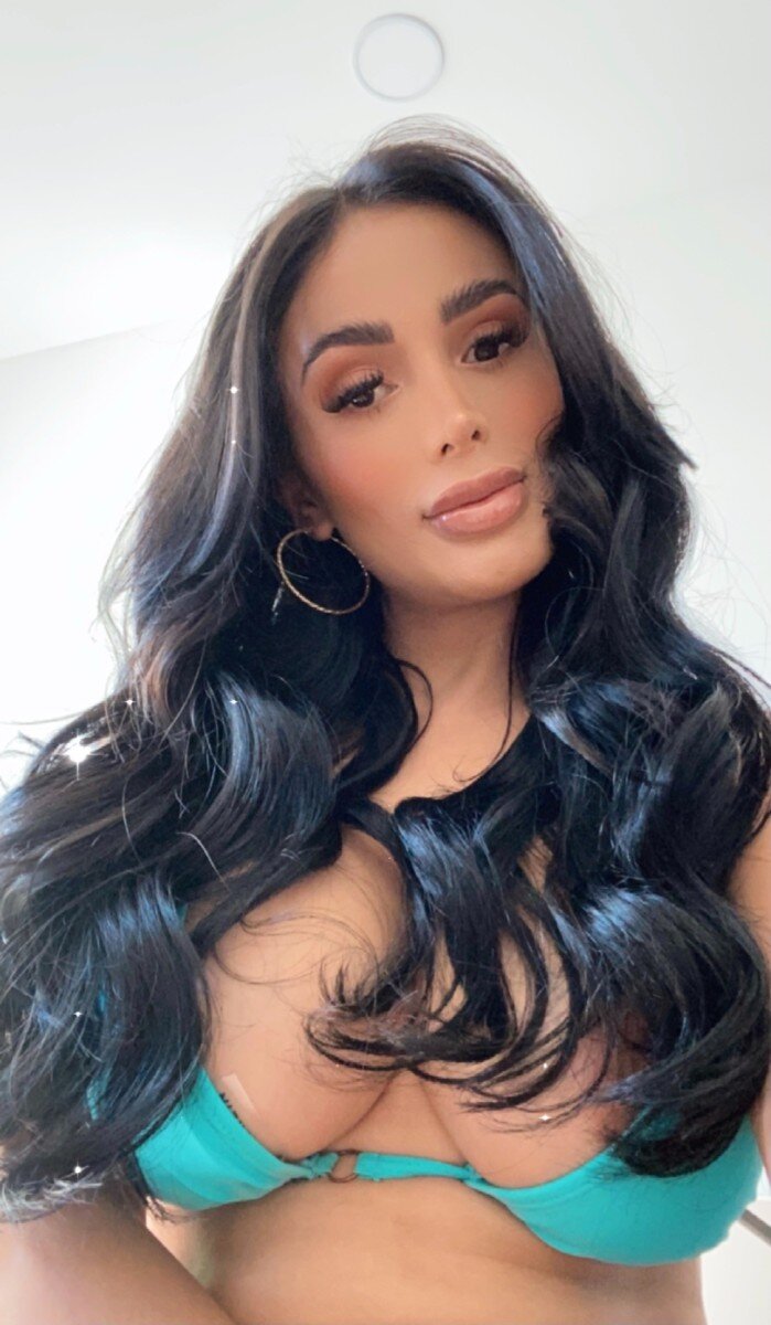 Colombianitabella (@colombianitabella), OnlyFans creator