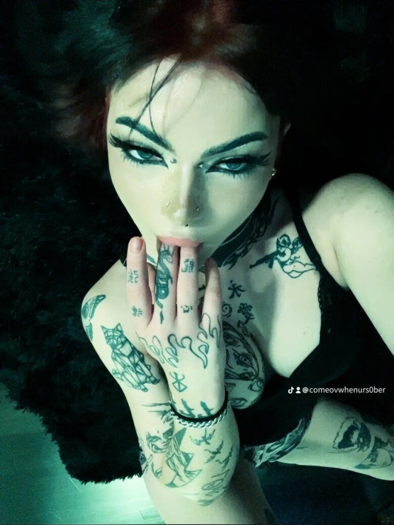 Comeovwhenursober (@comeovwhenursober), OnlyFans creator