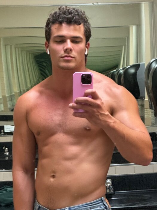 Connorbottomsfree (@connorbottomsfree), OnlyFans creator