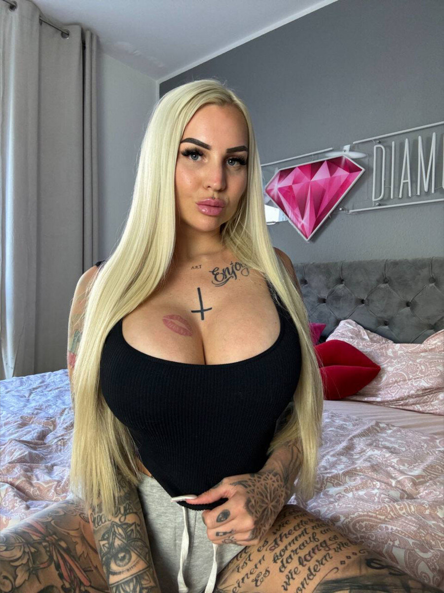 Coradiamond (@coradiamond), OnlyFans creator