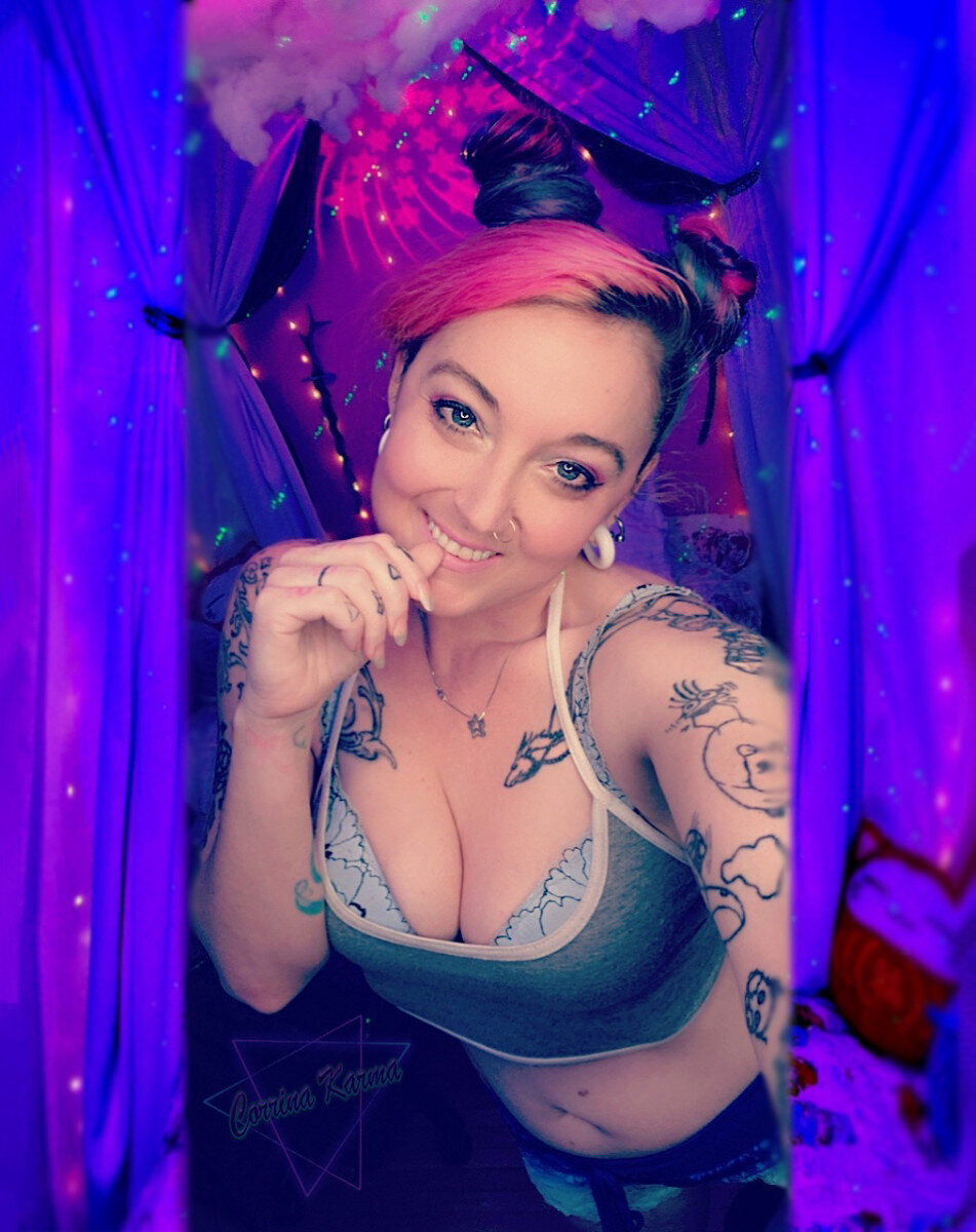 Corrinakarma (@corrinakarma), OnlyFans creator