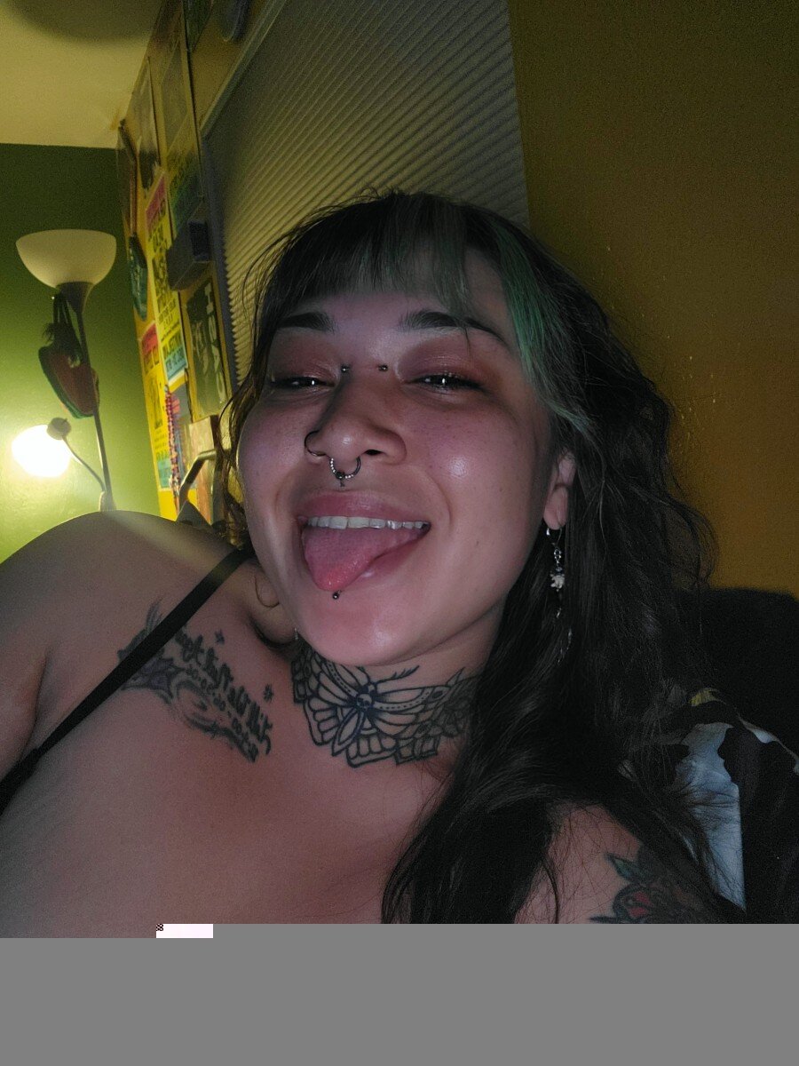 Cosmiclilkitten (@cosmiclilkitten), OnlyFans creator