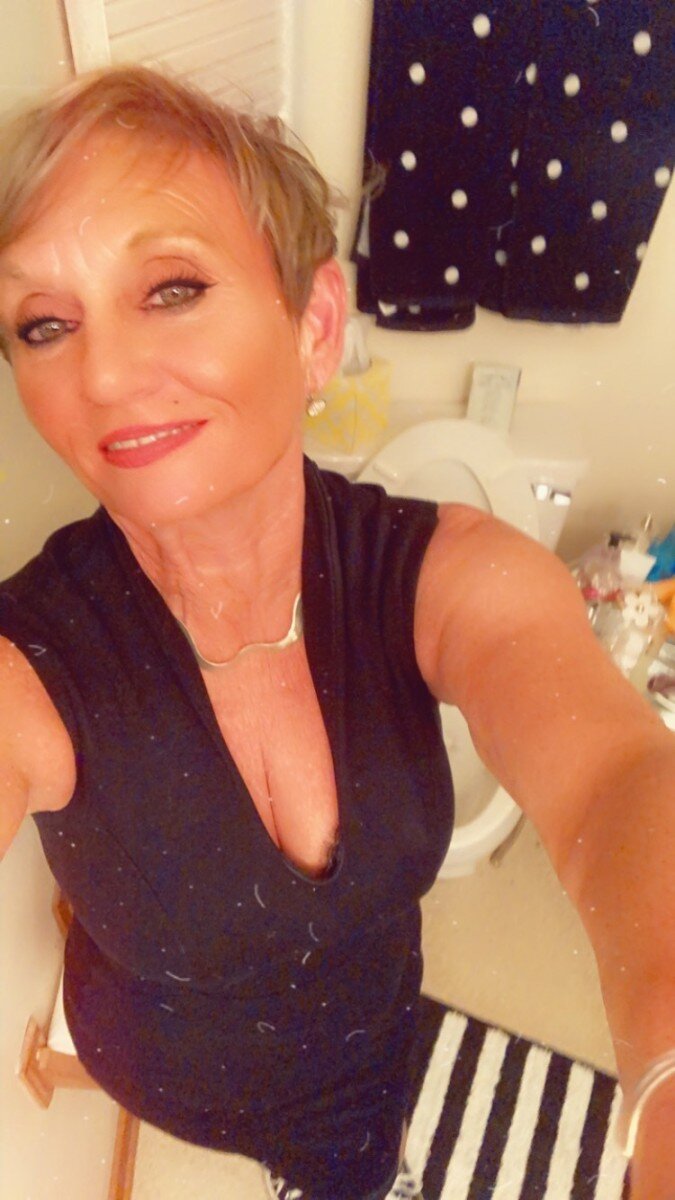 Cougarkelly (@cougarkelly), OnlyFans creator