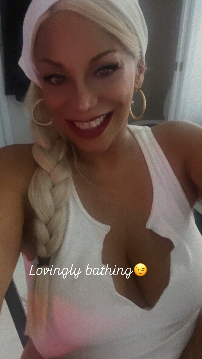 Cougarlicious4cubs (@cougarlicious4cubs), OnlyFans creator