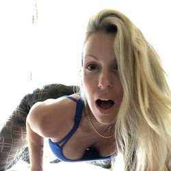 Courtneycummz (@courtneycummz), OnlyFans creator