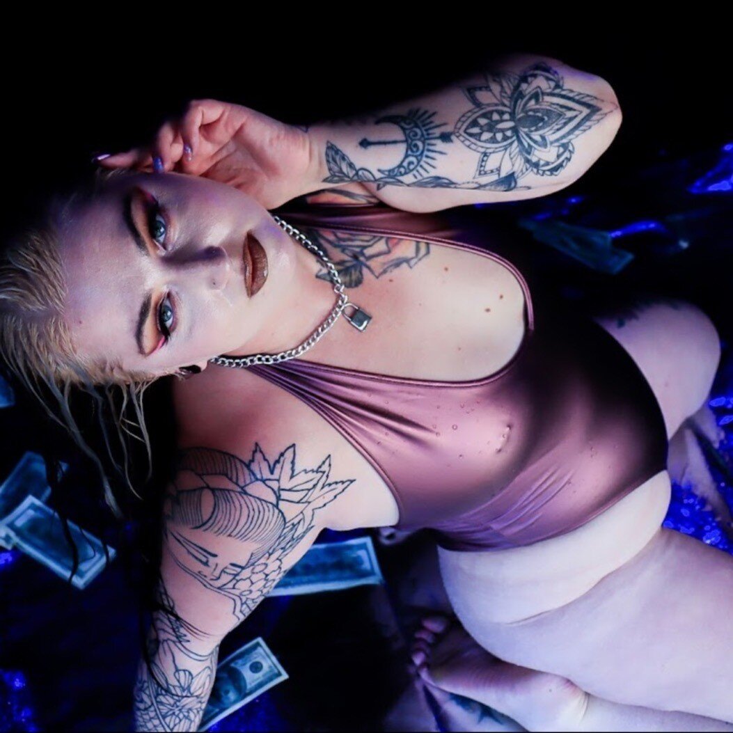 Cozmicchaos (@cozmicchaos), OnlyFans creator