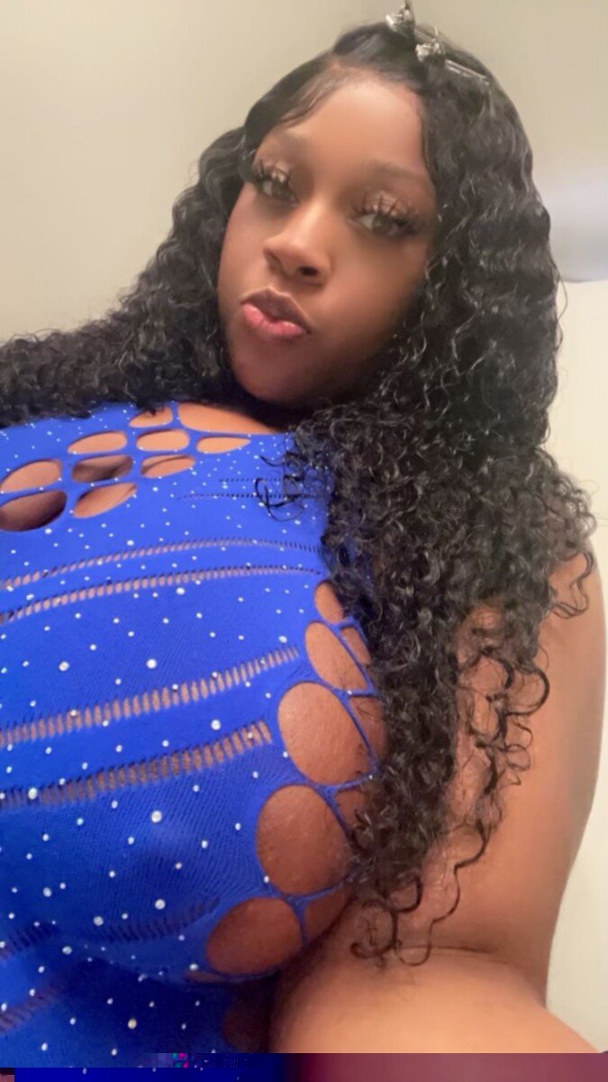 Creamyhoney98 (@creamyhoney98), OnlyFans creator