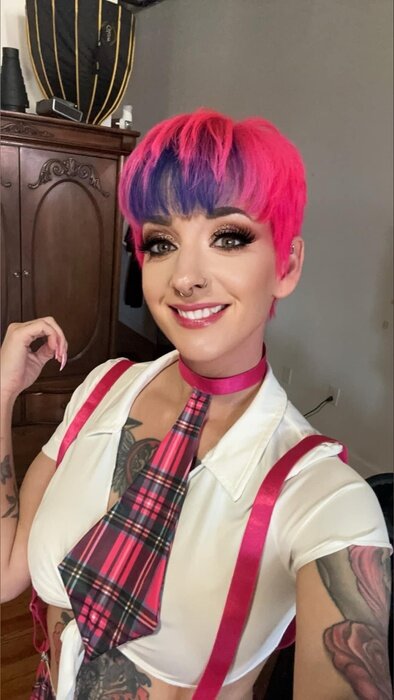 Creepypinkyg13 (@creepypinkyg13), OnlyFans creator