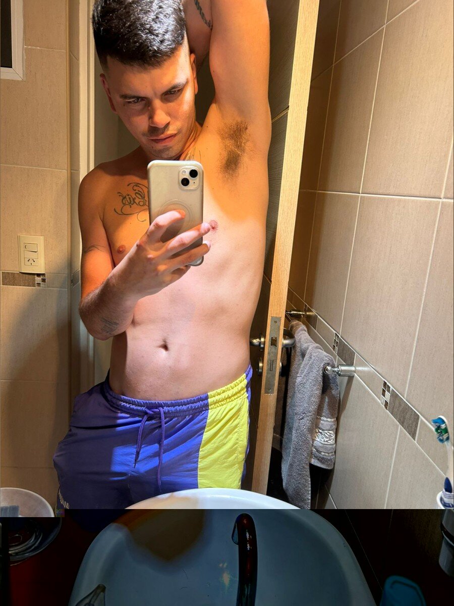 Cristiancrhis (@cristiancrhis), OnlyFans creator