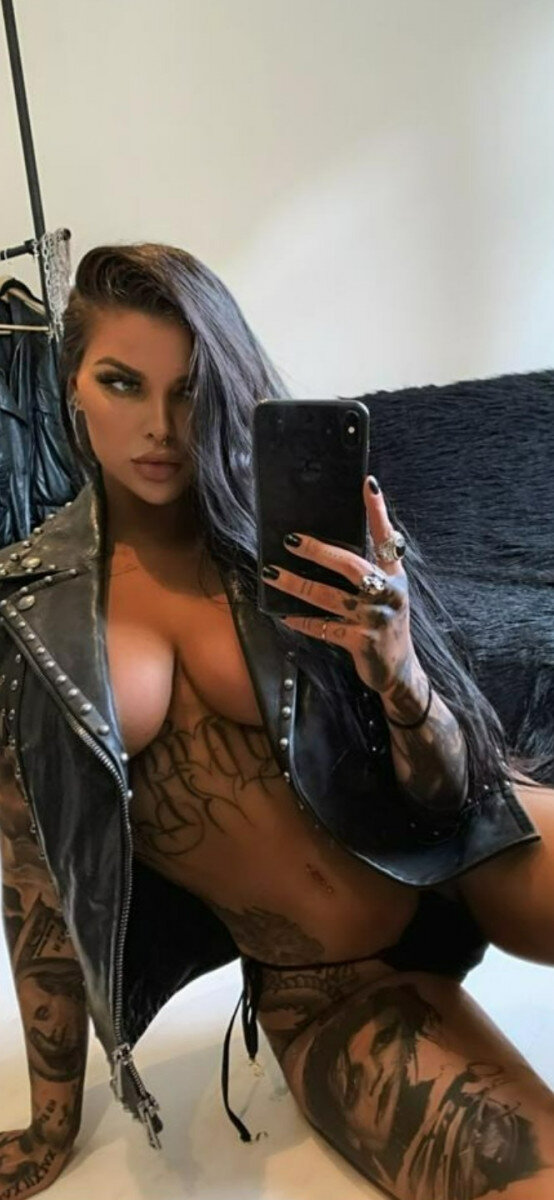 Cruellamoon (@cruellamoon), OnlyFans creator