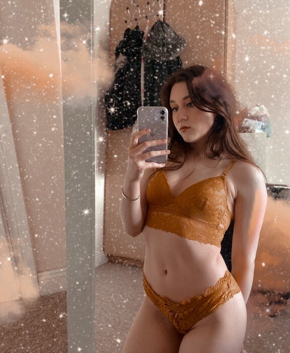 Crybabylea (@crybabylea), OnlyFans creator