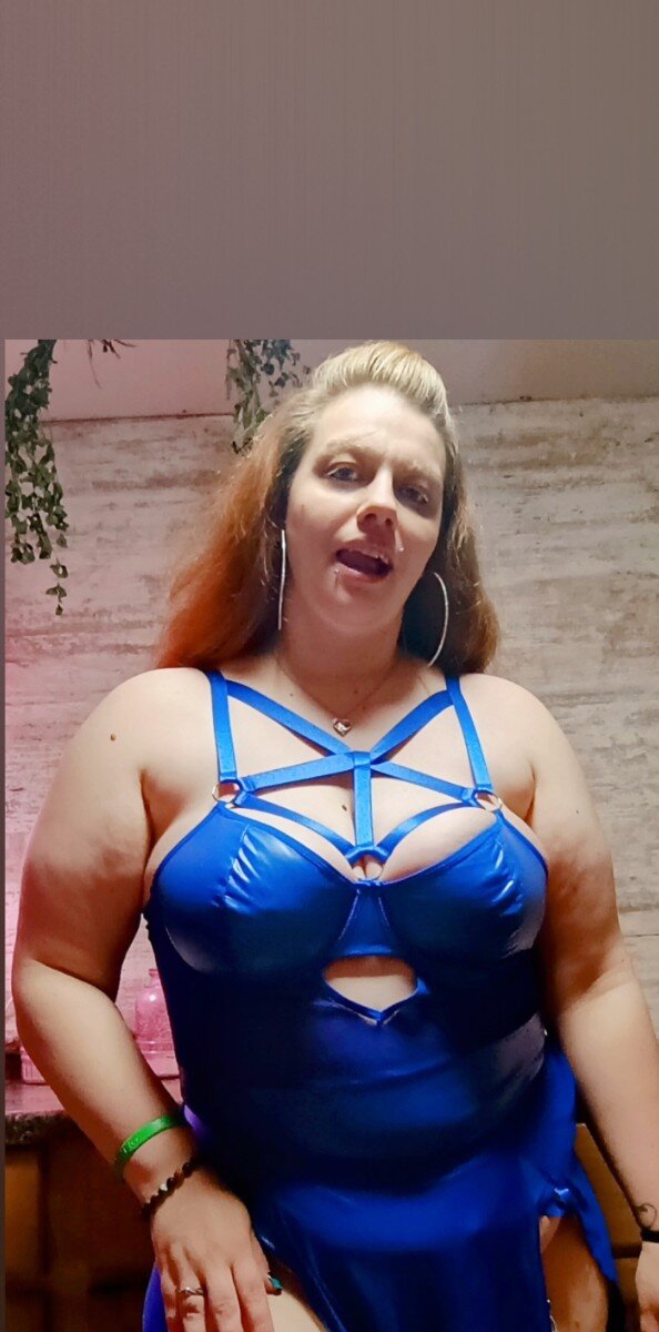 Crystalblackxo1 (@crystalblackxo1), OnlyFans creator