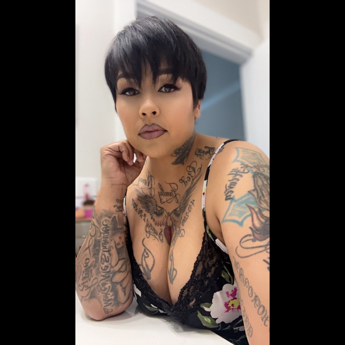 Crystalcaine (@crystalcaine), OnlyFans creator