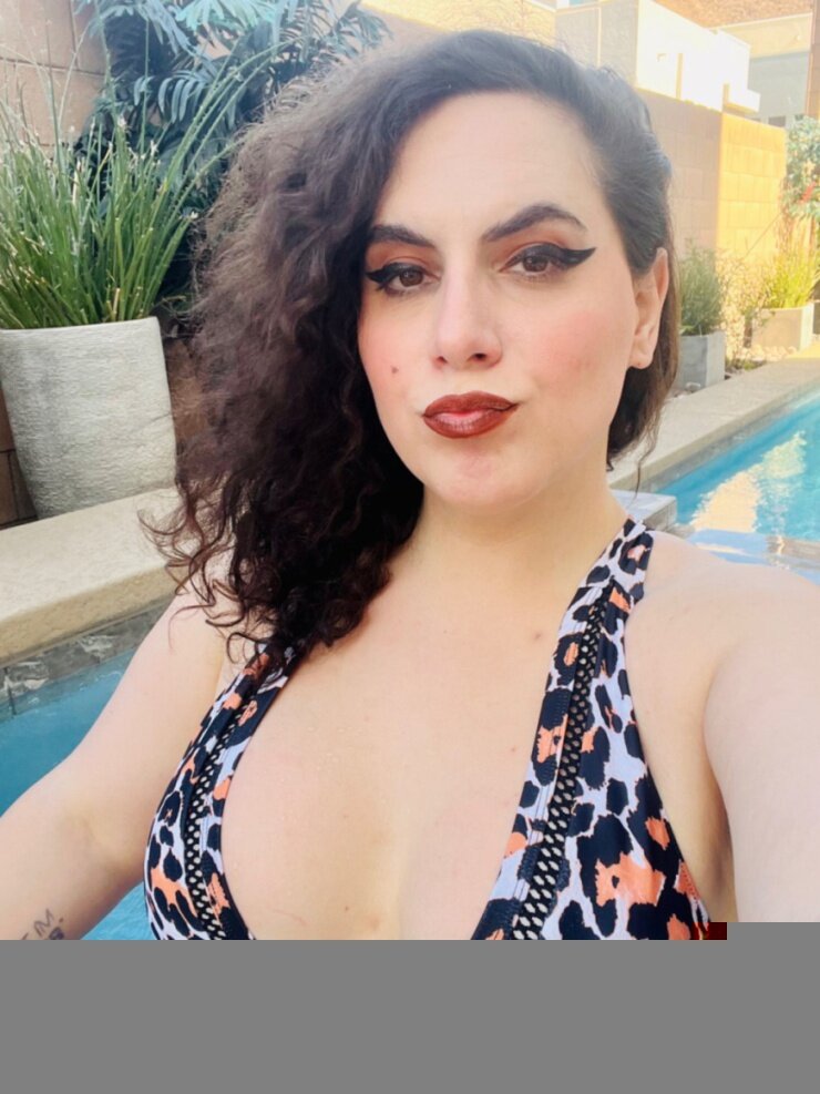 Crystalcalabria (@crystalcalabria), OnlyFans creator