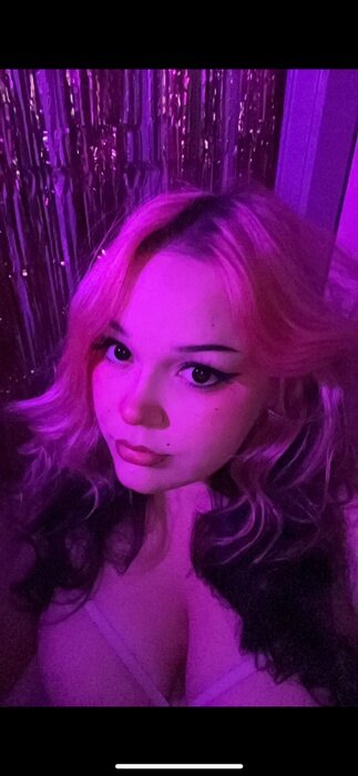 Crystal (@crystaltopaz), OnlyFans creator