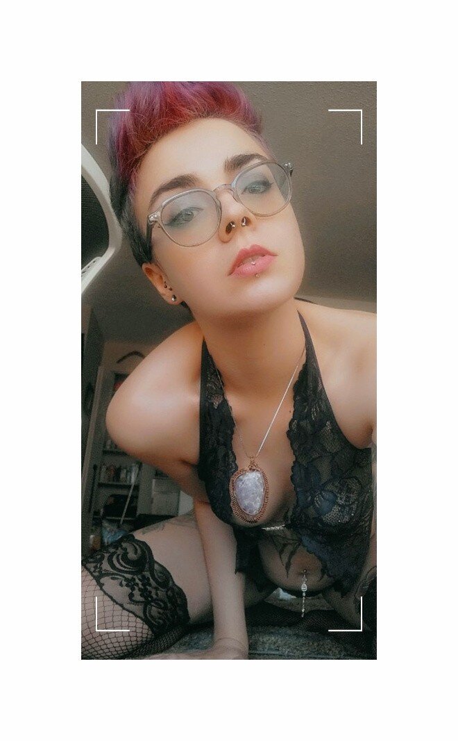 Cryystalskyy (@cryystalskyy), OnlyFans creator