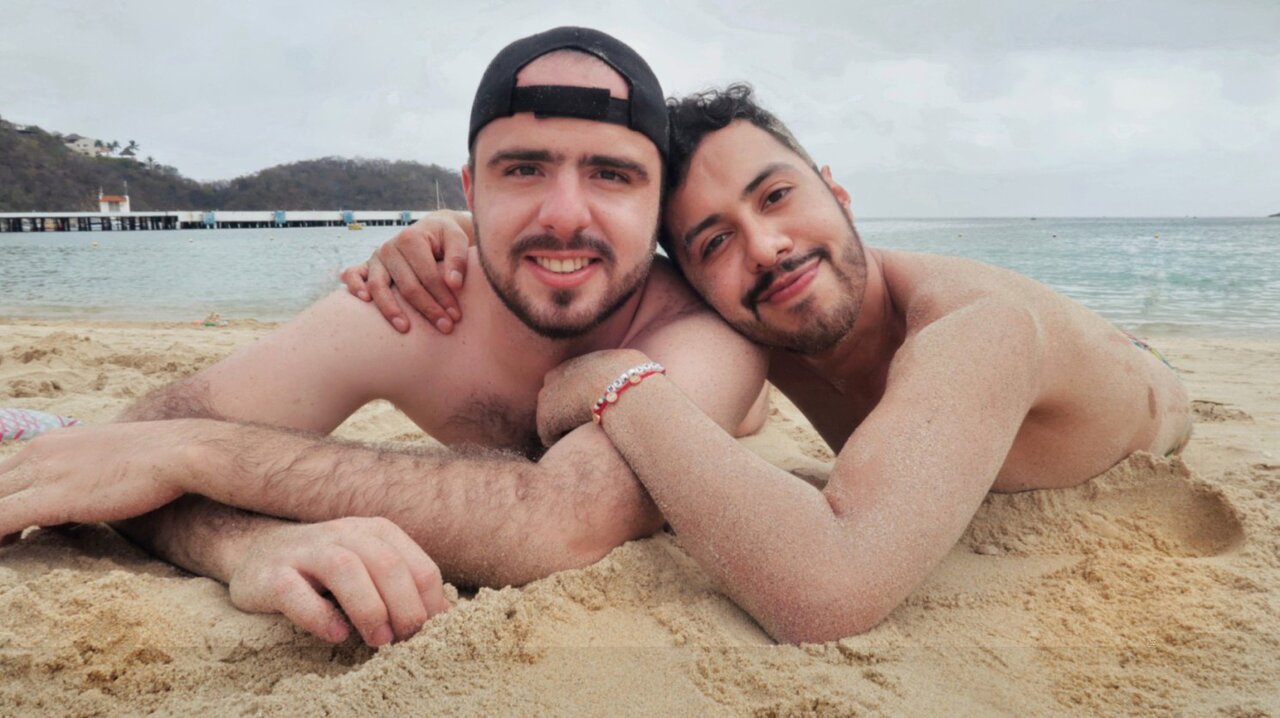Cuatrohuevos4 (@cuatrohuevos4), OnlyFans creator