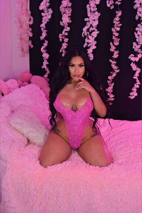 Cubanmamiio2 (@cubanmamiio2), OnlyFans creator