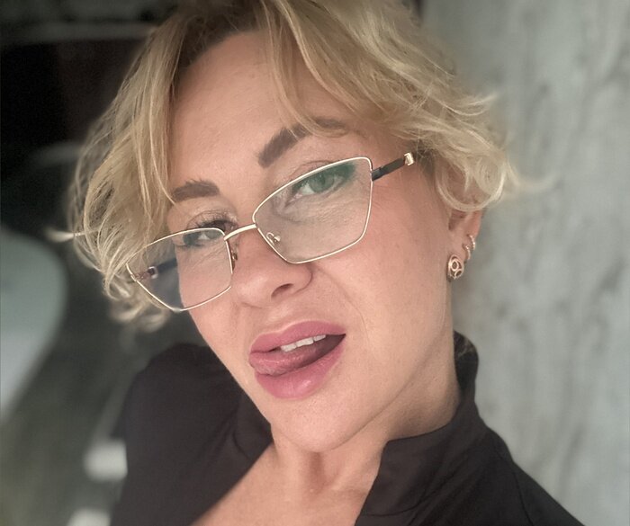 Curlymia (@curly.mia), OnlyFans creator