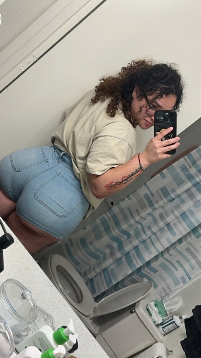 Curlyhairbrat18 (@curlyhairbrat_18), OnlyFans creator