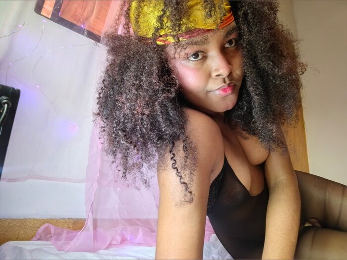 Curlylau (@curlylau), OnlyFans creator
