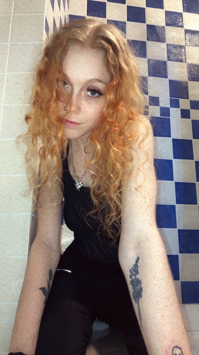 Curlyyheadedcutiee (@curlyyheadedcutiee), OnlyFans creator