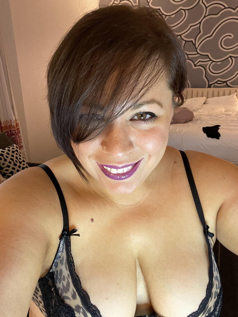 Curvykass (@curvy_kass), OnlyFans creator