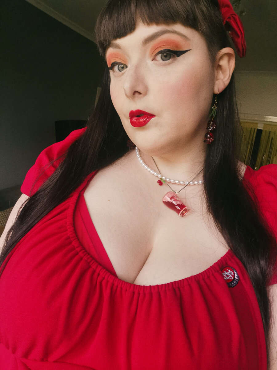 Curvyandnerdy (@curvyandnerdy), OnlyFans creator
