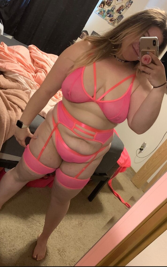Curvybaby (@curvybaby), OnlyFans creator
