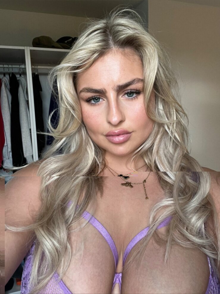 Curvy chubby girl (@curvychubgirl), OnlyFans creator